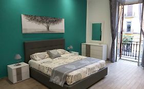 Dormire A Napoli Centro Holiday House Casa Vacanza